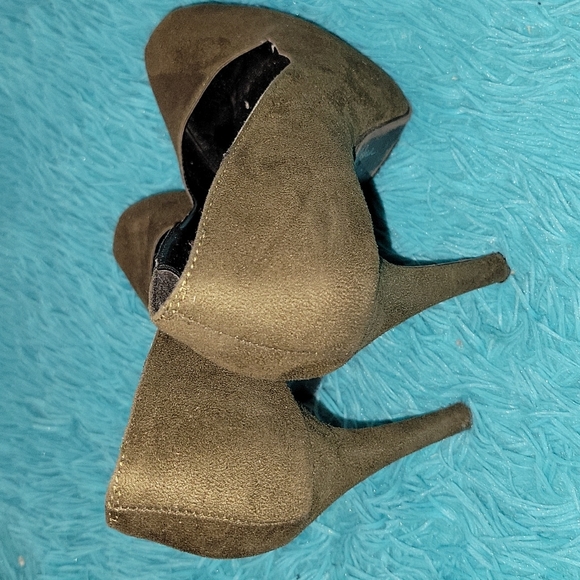 Kardashian Kollection Platform Heels Size 7.5 - Picture 4 of 8